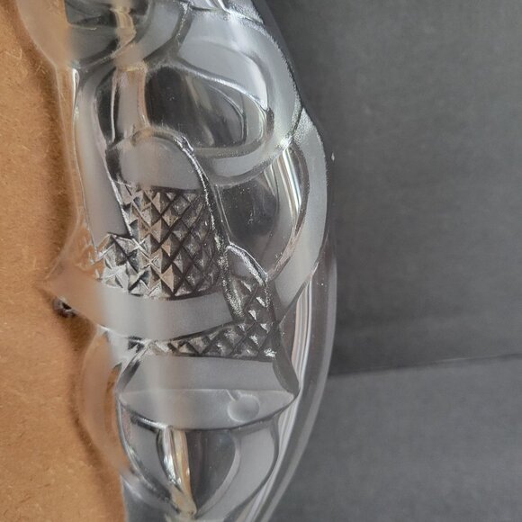 Crystal Clear Signatures Oval Glass Frame With Etched Ribbon Design - Picture 7 of 9